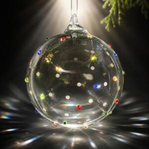 Christbaumkugel, veredelt mit bunten Strasssteinen